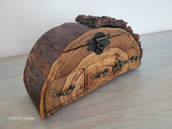 Side view of wooden box